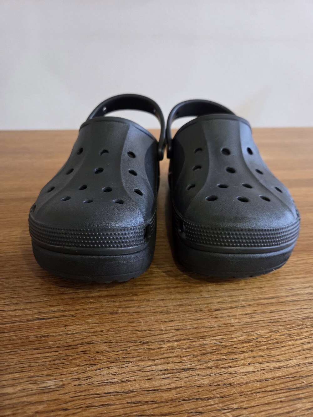 CROCS Women's Platform Clog In Black Size 10 - Picture 2 of 9